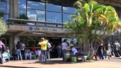 非洲留学生享受快乐巴西