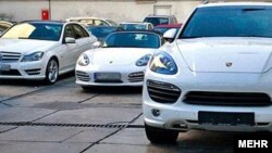 برغم افزایش قیمت خودروهای لوکس در ایران، تمایل به خرید آن در بین بخشی از ایرانیان زیاد است. 
