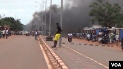 Burkina Faso, Ouagadou, Wemtenga en feu,19 septembre 2015 (VOA / Issa Napon)