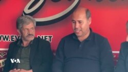 Ayhanê Nabîna Dibêje Dengbêjî Ronîya Çavê Wî Ye
