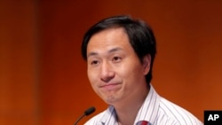 贺建奎2018年11月28日在香港讲话（美联社）