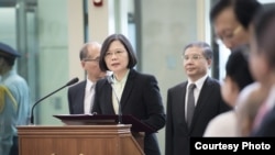 2016年7月2日下午，台湾总统蔡英文抵达台北桃园机场后发表简短讲话(台湾总统府)