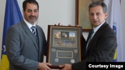 Predstavnik FBI uručio plaketu Osmanu Mehmedagiću, direktoru Obavještajno sigurnosne agencije BiH