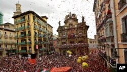 People fill the town hall square waiting for the launch of the 'Chupinazo' rocket, to mark the official opening of the 2022 San Fermin festival in Pamplona, Spain, on July 6, 2022. (AP Photo/Alvaro Barrientos)
