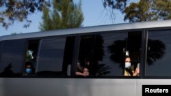 የአፍጋኒስታን ስደተኞች ዩንጋንዳ ኢንተቤ ወደ ተዘጋጀላቸው ጊዚያዊ ማረፊያ ተወስደዋል