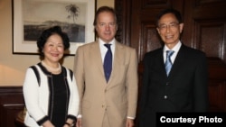 陈方安生（左）和李柱铭（右）会见英国外交及联邦事务部国务大臣施维尔（香港2020提供 ）