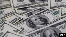 ABŞ dolları dəyərini itirir