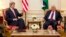 Госсекретарь США Джон Керри в Париже с президентом Палестинской автономии Махмудом Аббасом