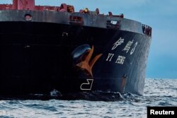 资料照片：停留在丹麦城市格雷纳附近的中国货轮“伊鹏3号”的船锚。(2024年11月20日)