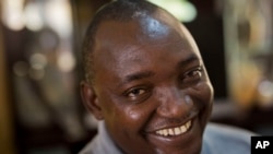 Le président gambien élu Adama Barrow lors d'une interview avec Associated Press à sa résidence à Yundum, Gambie, 3 décembre 2016.