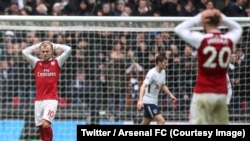 Les joueurs d’Arsenal se tiennent la tête après la défaite contre Tottenham (1-0), Grande-Bretagne, 10 février 2018