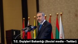 Türkiyənin xarici işlər naziri Hakan Fidan Afrika sammitində çıxış edir. (Mənbə Türkiyə Xarici İşlər Nazirliyi)