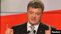Presiden Ukraina Petro Poroshenko Selasa (10/6) mengimbau dibukanya bantuan kemanusiaan bagi warga sipil yang ingin mengungsi dari Ukraina timur yang bergolak (foto: dok).