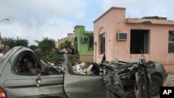 墨西哥北部被暴风摧毁的汽车