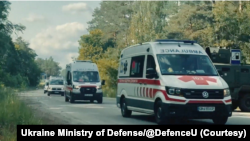 2025年6月10日，乌克兰和俄罗斯根据此前达成的协议第二次交换受了重伤和重病的战俘。（照片来自乌克兰国防部）