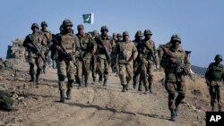 아프가니스탄 국경 인근에 있는 와지리스탄 지역에서 작전 중인 파키스탄군. (자료사진)