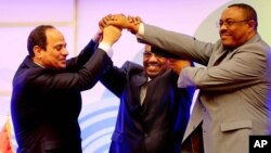 FILE - Sudanese President Omar al-Bashir, center, Egyptian President Abdel-Fattah el-Sissi, left, and Ethiopian Prime Minister Hailemariam Desalegn, right, hold hands after signing an agreement on sharing water from the Nile River, in Khartoum, Sudan, Mar