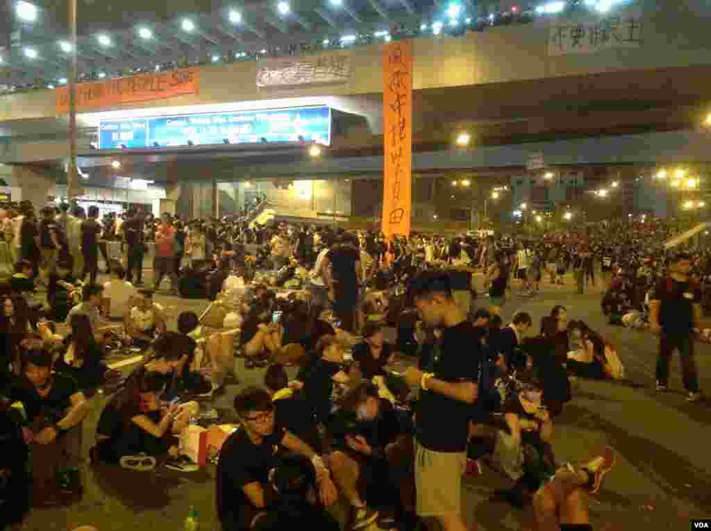 香港争真普选全民抗争星期二进入第3天（美国之音图片/海彦拍摄）