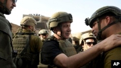 资料照片：以色列总理内塔尼亚胡在加沙地带视察以色列军队。(2023年11月26日）