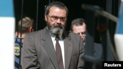 Mike du Toit, Pemimpin komplotan 'Boeremag' yang merencanakan membunuh Nelson Mandela pada tahun 2002 saat tampil di pengadilan Pretoria, Afsel (foto: dok). 