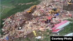 沦为废墟的喇荣五明佛学院 