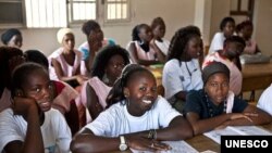 Programa vai ajudar as meninas a concluirem os estudos.