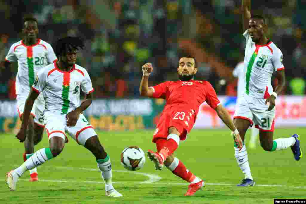 Tunisia&#39;s forward Naim Sliti (C), Burkina Faso&#39;s defender Issa Kabore (L) and forward Cyrille Bayala (R) in action in Cameroon, Jan. 29, 2022.