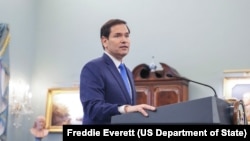 2025年7月1日，美国国务卿马尔科·卢比奥(Marco Rubio)在国务院举行的四方安全对话会议开幕式上发表讲话。(美国国务院官方照片)