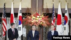 지난 10월 일본 도쿄에서 미한일 외교차관협의회가 열렸다. 왼쪽부터 토니 블링큰 미국 국무부 부장관, 스기야마 신스케 일본 외무성 사무차관, 임성남 한국 외교부 제1차관.