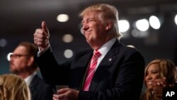 Donald Trump yana kamfen yana tsorata mutane