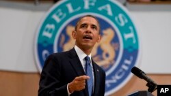 오바마 미국 대통령이 17일 북아일랜드 수도 벨파스트에서 젊은이들을 대상으로 연설을 하고 있다. 