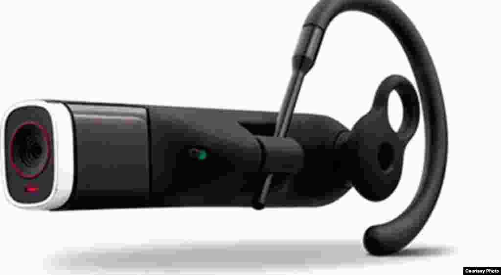 Looxcie adalah kamera perekam yang dikaitkan di telinga. Bisa dihubungkan dengan perangkat Android lewat Bluetooth untuk mengirim klip video dan juga sebagai lubang suara untuk telepon.