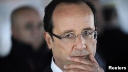 فرانسوا اولاند قتل ها را "حمله تروریستی غیر قابل انکار" نامید و گفت "فرانسه با تهدید تروریستی فوق العاده بالایی روبرو است."