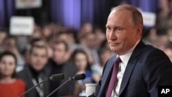 رئیس جمهور پوتین در آخرین روزهای هر سال کنفرانس خبری برگزار کرده و به پرسش‌های خبرنگاران پاسخ می‌دهد
