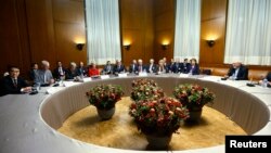 عکس آرشیوی از گفتگوهای ایران و شش قدرت‌ جهانی در مقر اروپایی سازمان ملل متحد در ژنو سوئیس – ۱۱ آبان ۱۳۹۳ 