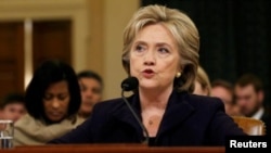 هیلاری کلینتون وزیر خارجه پیشین آمریکا هنگام ادای توضیحات در برابر کمیته ویژه بن‌غازی در کنگره - پنجشنبه ۳۰ مهر ۱۳۹۴