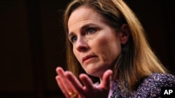 Amy Coney Barrett akiwa anahojiwa na Kamati ya Sheria ya Baraza la Seneti (Andrew Caballero-Reynolds/Pool via AP)