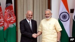 محمداشرف غنی، رئیس جمهور افغانستان در روزهای نزدیک به هند سفر میکند و با مقامات آن کشور روی موضوعات مختلف صحبت میکند. 
