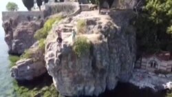 Скок во Охридското Езеро од 10 метри