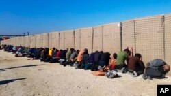 جنگجویان زندانی داعش که پس از حمله بر زندان غویران از محبس فرار کرده بودند و دوباره توسط نیروهای کرد سوری گرفتار شدند