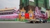 Phnom Penh Authorities installed portraits of Chinese President Xi Jinpin and Cambodia King, Norodom Sihamoni in a Phnom Penh's garden on October 11, 2016. Xi will pay his two-day state visit in Cambodia starting from Thursday this week. (Neou Vannarin/VOA Khmer)