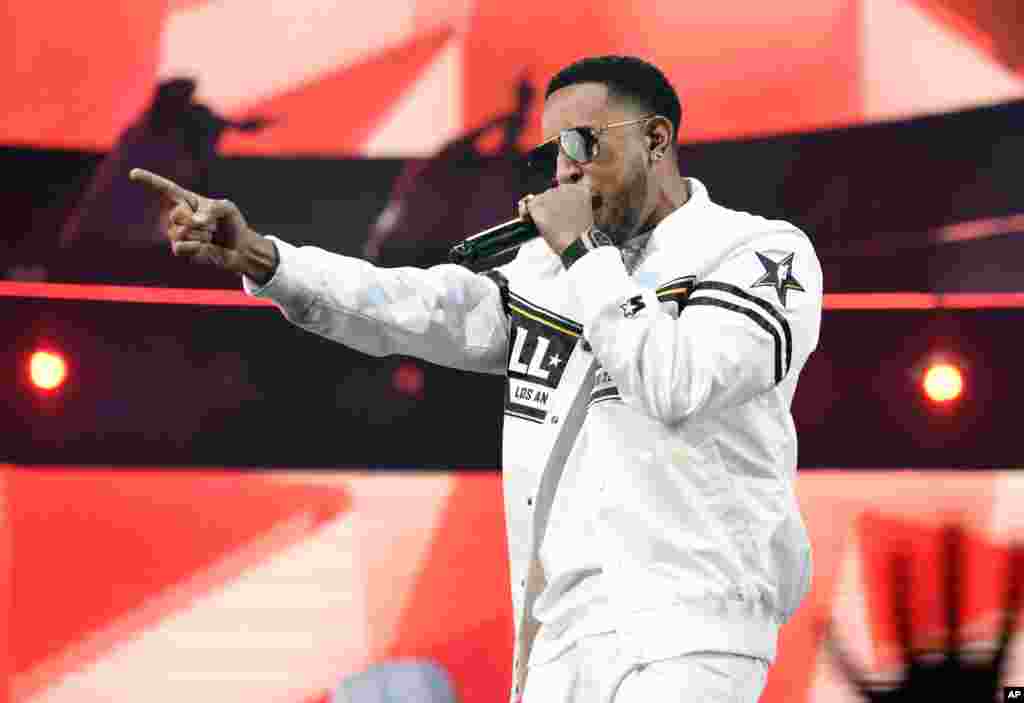 Chris &quot;Ludacris&quot; Bridges chante avant le début du All-Star game de la NBA, le 18 février 2018, à Los Angeles.