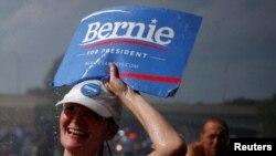 طرفداران برنی سندرز روز یکشنبه در حمایت از او در فیلادلفیا راهپیمایی کردند