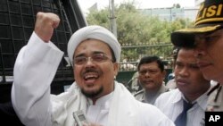 Rizieq Shihab, pemimpin Front Pembela Islam (FPI), kelompok yang dianggap sering melakukan 'hate speech', atau pidato penyebar kebencian. (Foto: AP)