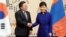 박근혜 한국 대통령(왼쪽)이 지난 5월 한국을 방문한 차히야 엘벡도르지 몽골 대통령과 청와대에서 정상회담을 가졌다.