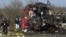 Uništeni autobus Niš ekspresa posle eksplozije u Livadicama, kod Podujeva, 16. februara 2001. godine