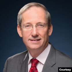 位于香港的浸会大学政治及国际关系学系教授高敬文(Jean-Pierre Cabestan)（