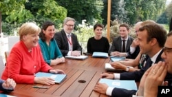 法国总统马克隆德国总理默克尔以及西班牙等国领导人在巴黎会谈（2017年美联社）