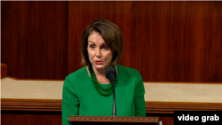 众议员议长佩洛西在众议院议事厅发言。(2019年10月15日)