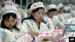 북한 개성공단의 의류공장. (자료사진)